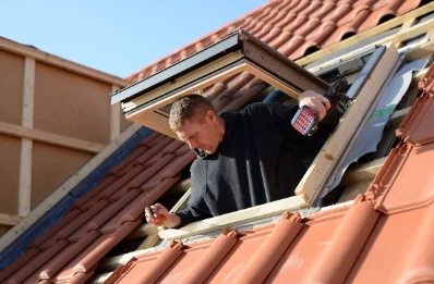 Pose de fenêtres de toit Velux à Moureuille